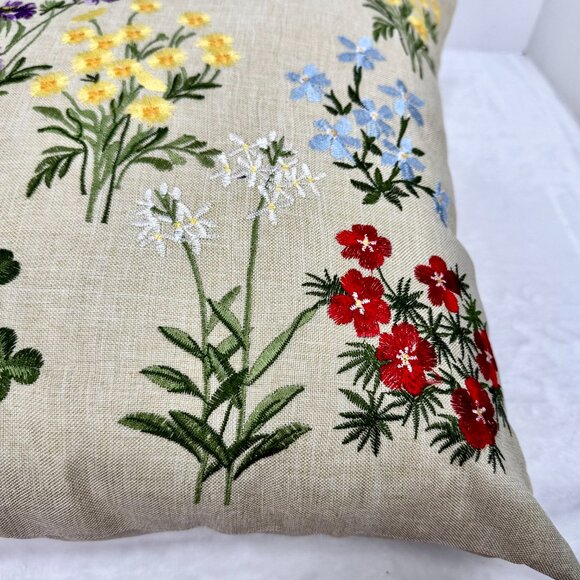 Charles Gallen Irish Linen Embroidered Wildflower Throw Accent Pillows 16x16" - Picture 10 of 16